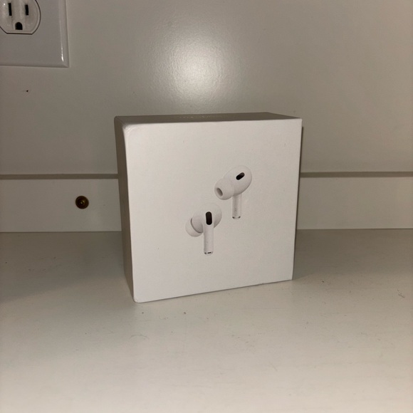 Apple 2nd Generation Airpods Headphones - White